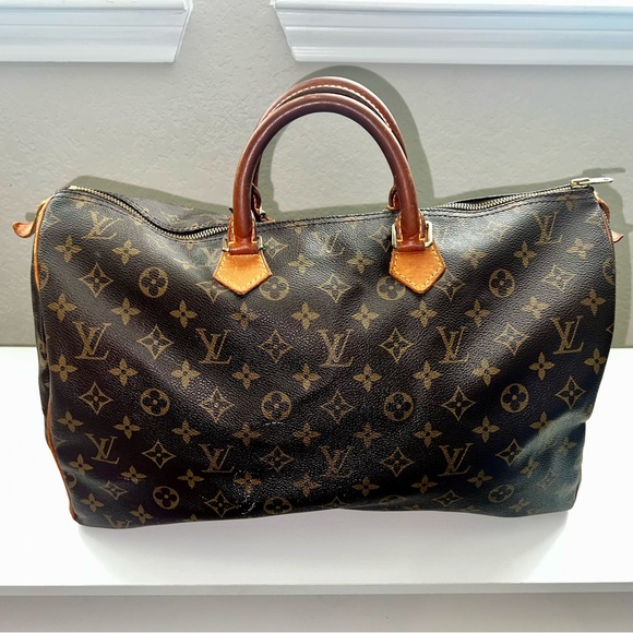 Louis Vuitton Speedy 40 Handbag - Picture 2 of 11